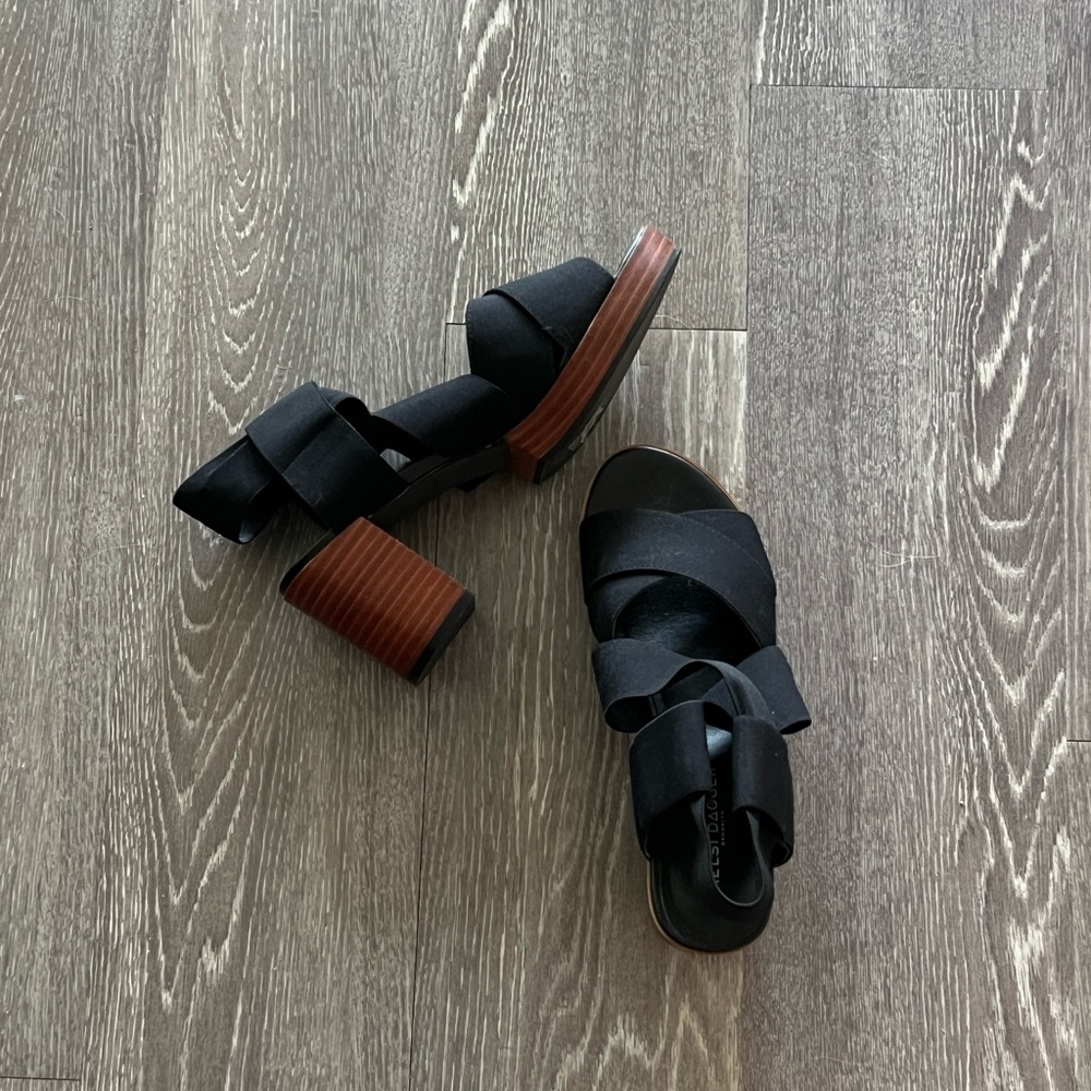 Kelsi Dagger Black Strappy Sandals - Picture 4 of 5